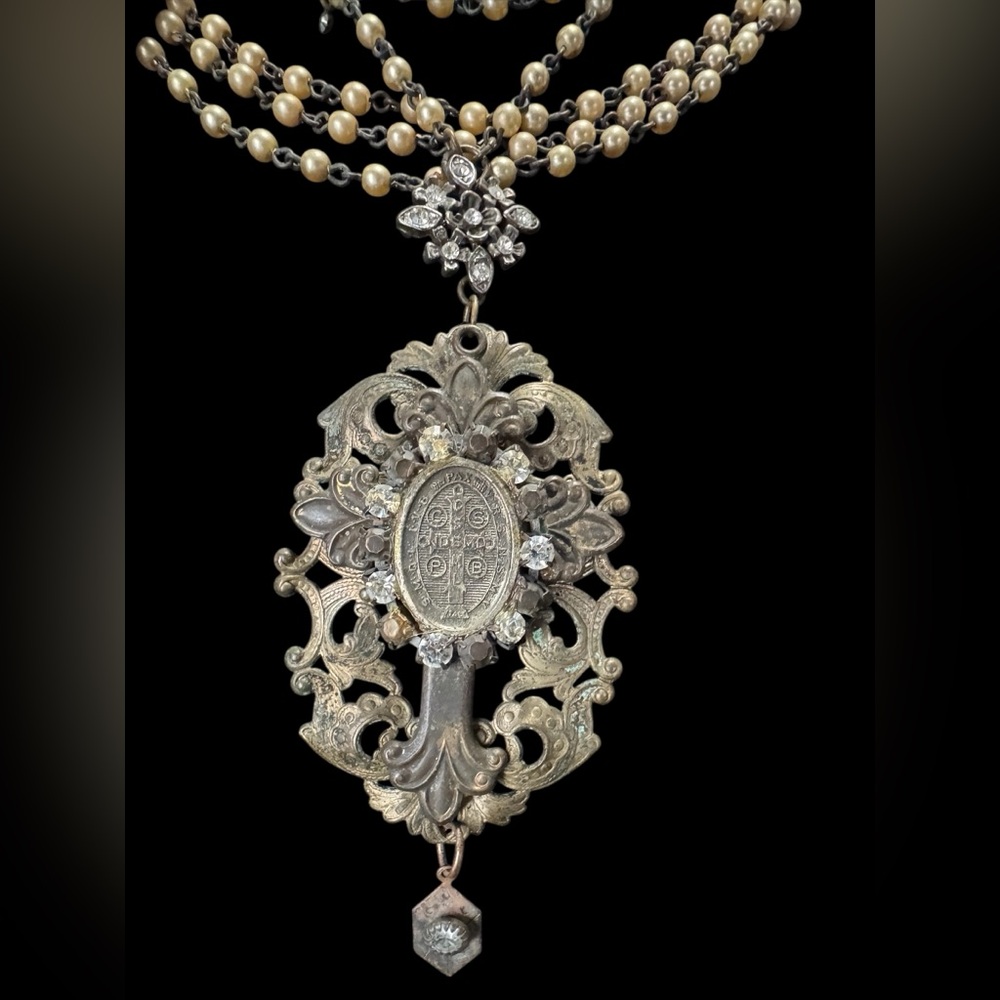 VSA Style Necklace - Faux Cream Pearl Chain w/ Antiqued Pewter Pendant